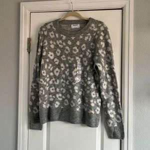 NWT leopard print cozy old navy grey and white sweater size L